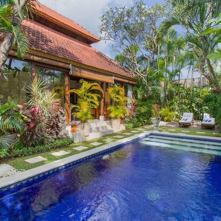 Heart Of Seminyak, 2Br, Sleeps 4, Walk To Bintang Villa Bagian luar foto