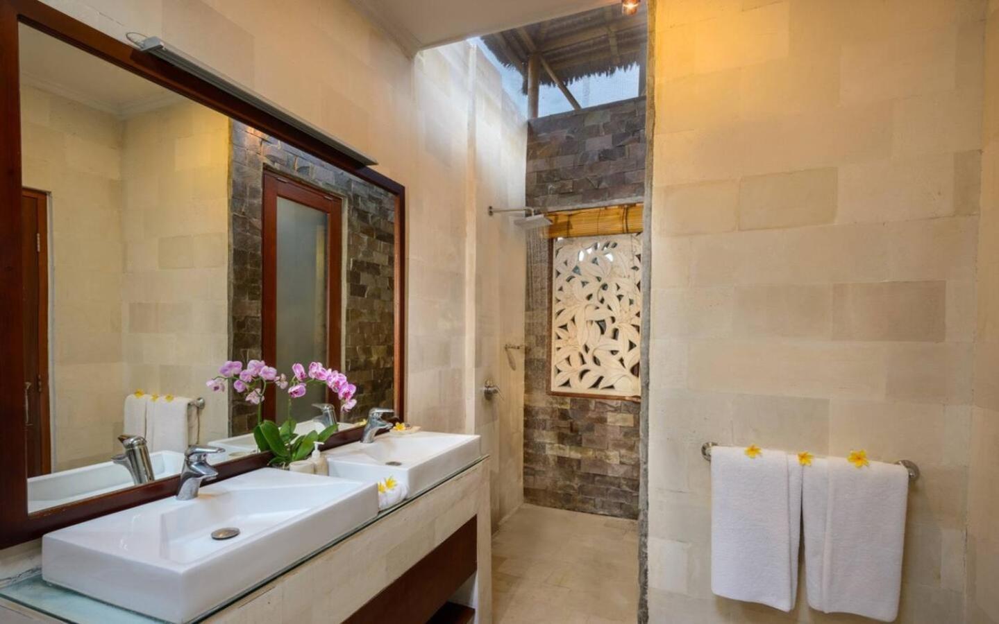 Heart Of Seminyak, 2Br, Sleeps 4, Walk To Bintang Villa Bagian luar foto