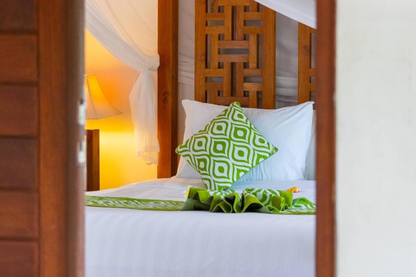 Heart Of Seminyak, 2Br, Sleeps 4, Walk To Bintang Villa Bagian luar foto