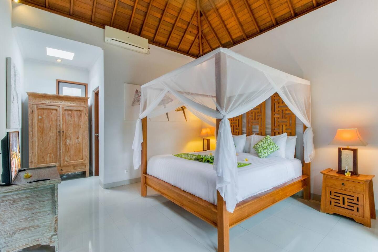 Heart Of Seminyak, 2Br, Sleeps 4, Walk To Bintang Villa Bagian luar foto