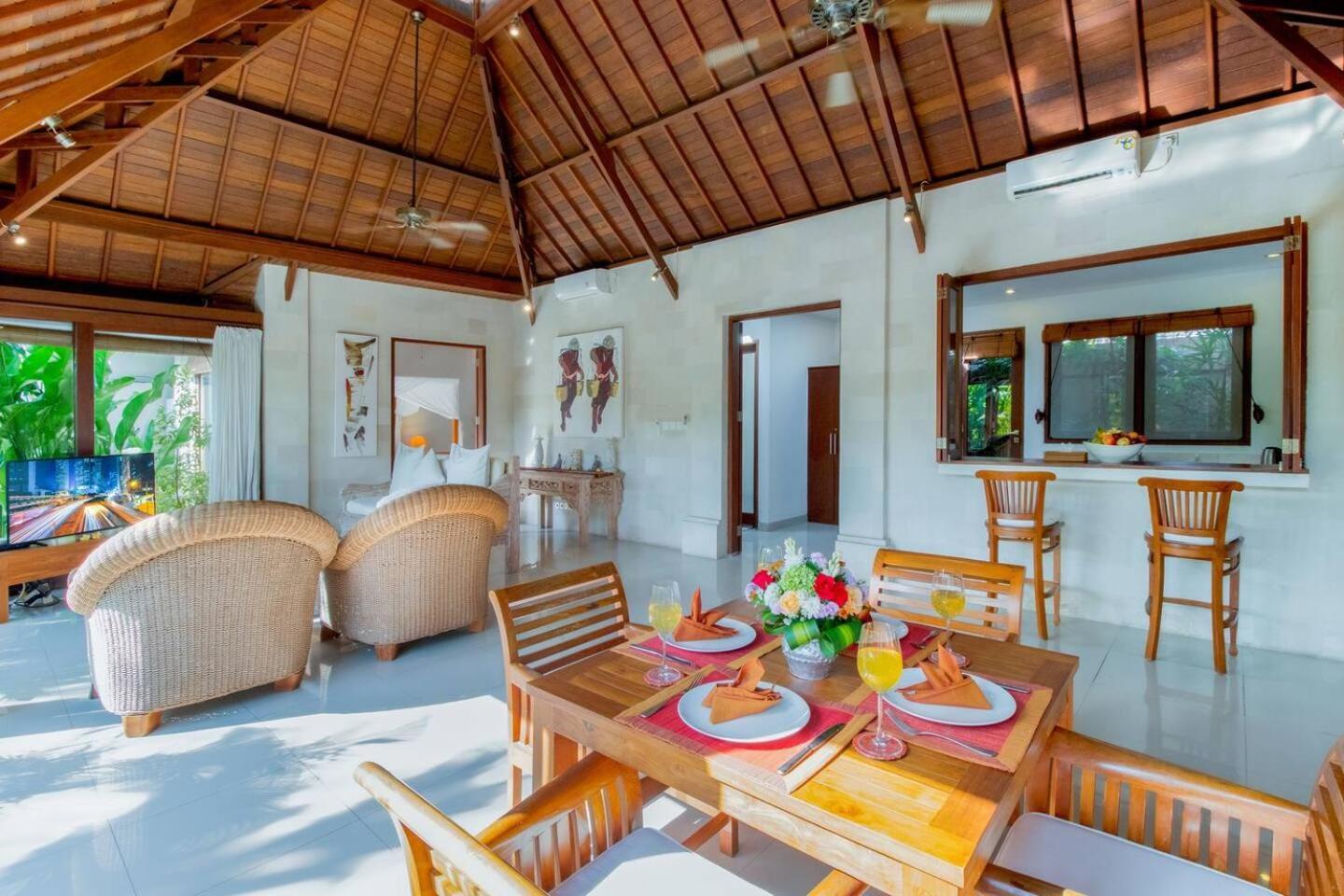 Heart Of Seminyak, 2Br, Sleeps 4, Walk To Bintang Villa Bagian luar foto