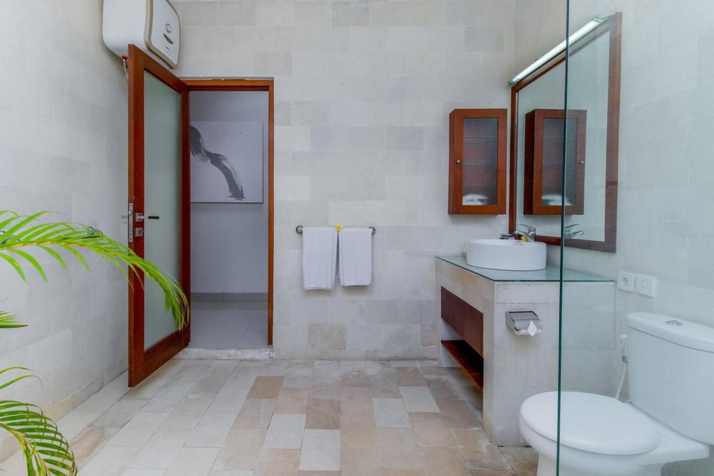 Heart Of Seminyak, 2Br, Sleeps 4, Walk To Bintang Villa Bagian luar foto