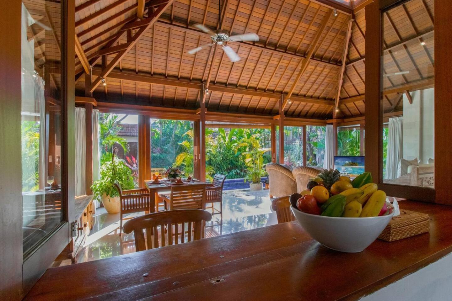 Heart Of Seminyak, 2Br, Sleeps 4, Walk To Bintang Villa Bagian luar foto