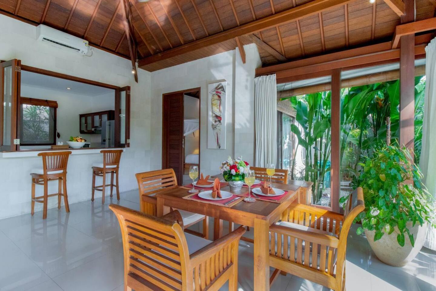 Heart Of Seminyak, 2Br, Sleeps 4, Walk To Bintang Villa Bagian luar foto