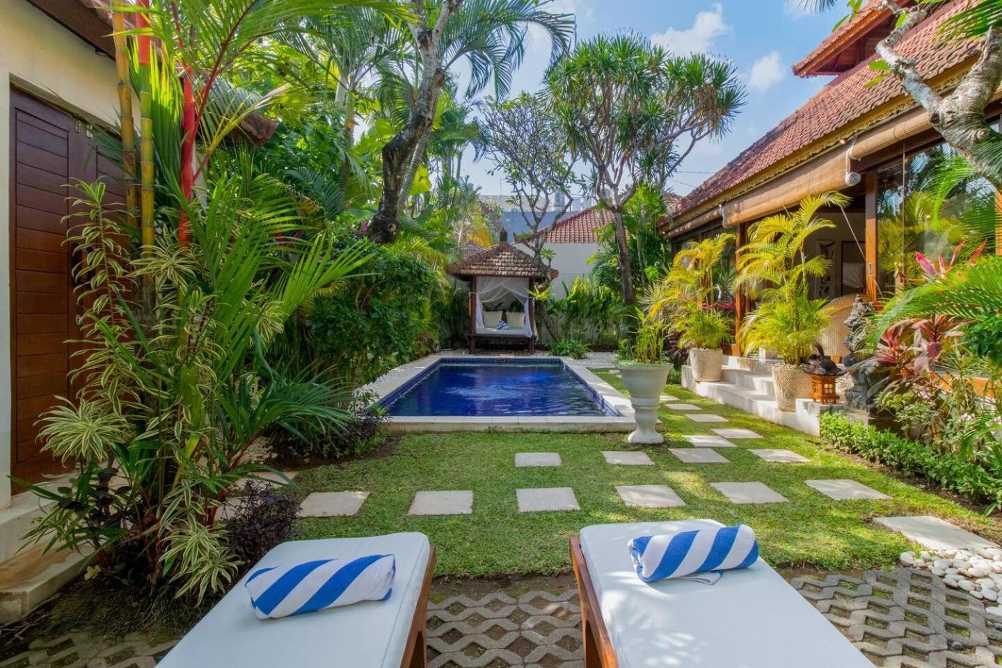 Heart Of Seminyak, 2Br, Sleeps 4, Walk To Bintang Villa Bagian luar foto