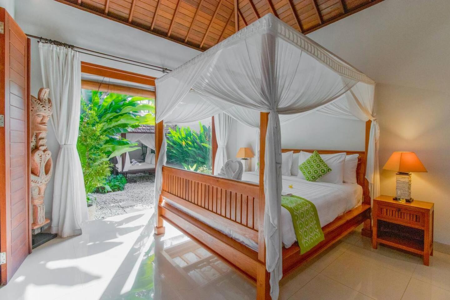 Heart Of Seminyak, 2Br, Sleeps 4, Walk To Bintang Villa Bagian luar foto
