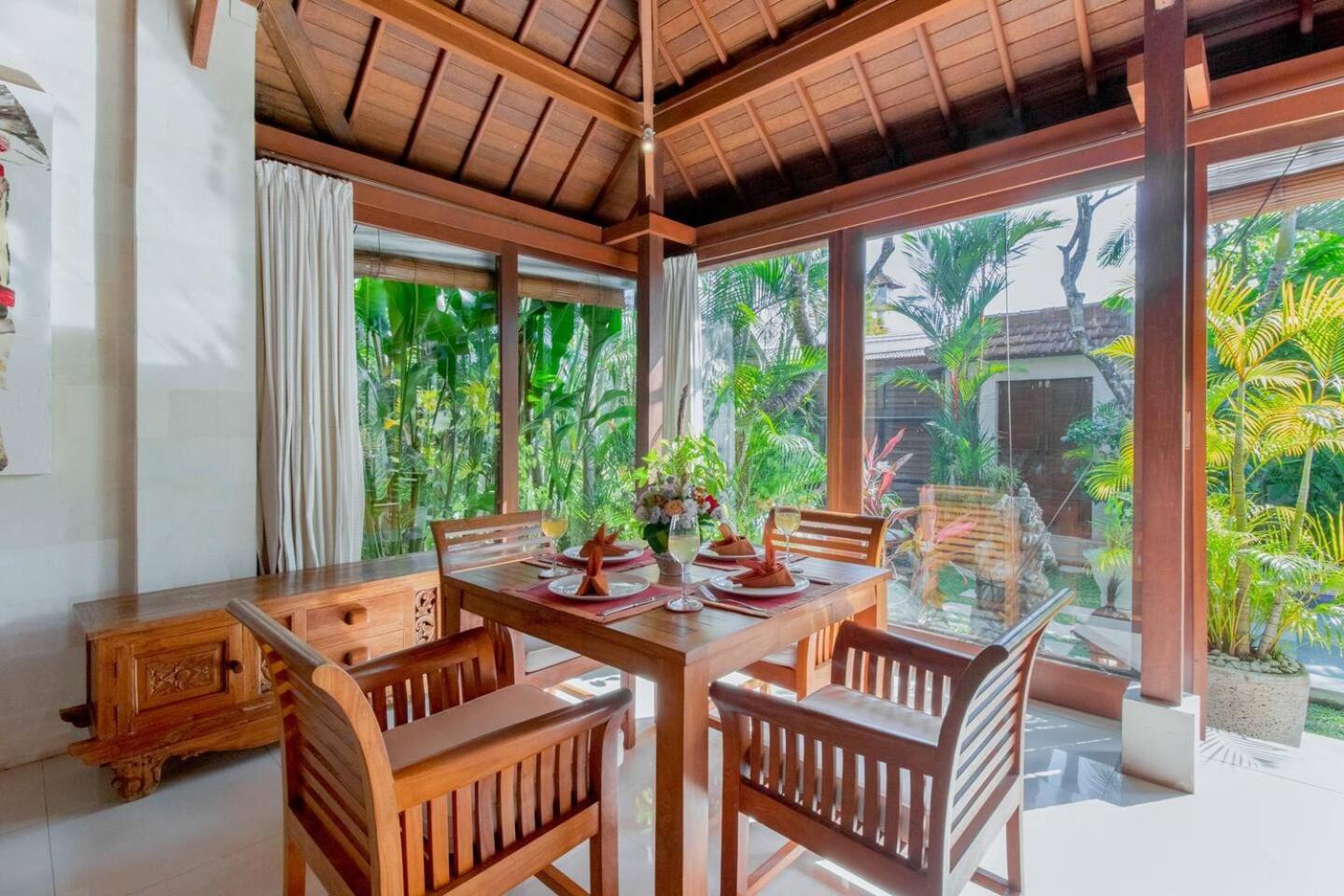 Heart Of Seminyak, 2Br, Sleeps 4, Walk To Bintang Villa Bagian luar foto